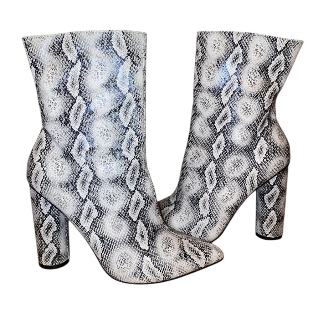 FASHION NOVA “Midnight Lover” Snake Print Ankle Boots Black and White Size 9M - Picture 2 of 11